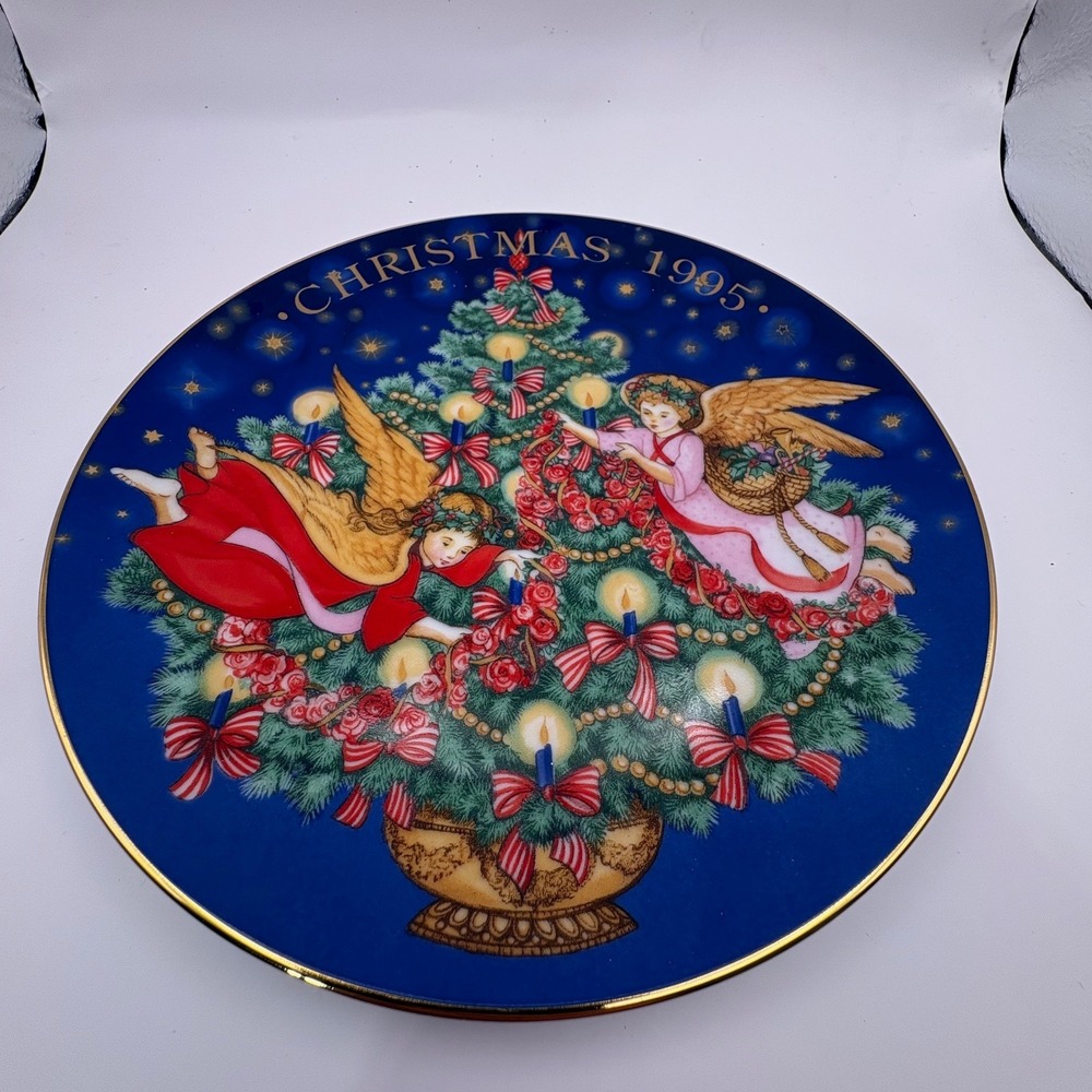 Avon 1995 Christmas‎ Plate "Trimming The Tree" Angels Porcelain 22K Gold Trim